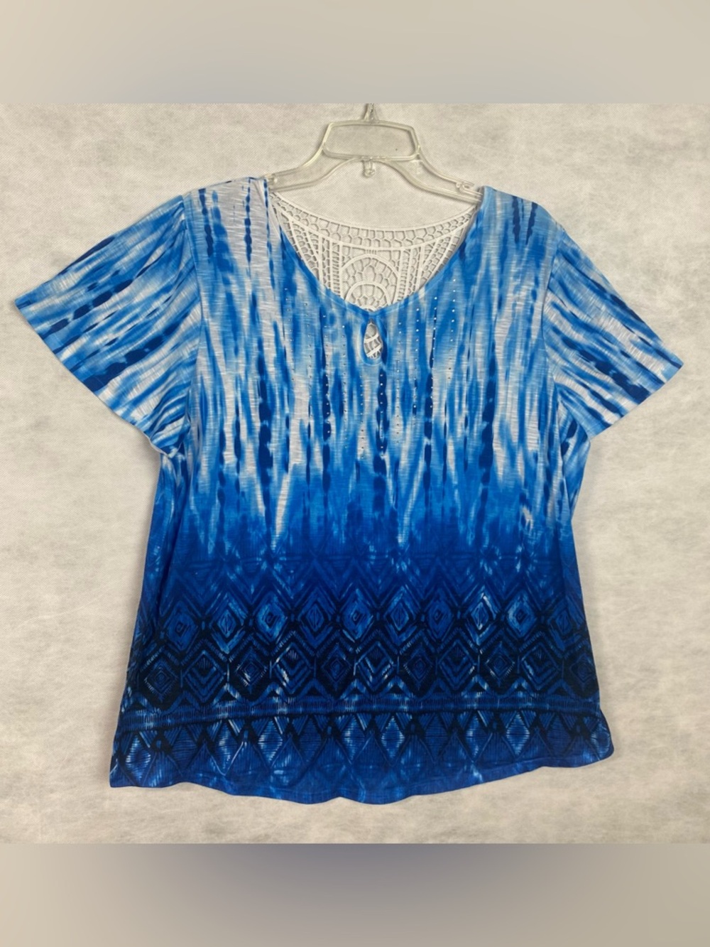 Time And Tru Women Top XL Blue Tie Dye Geometric Shirt Crochet Rhinestone Tee